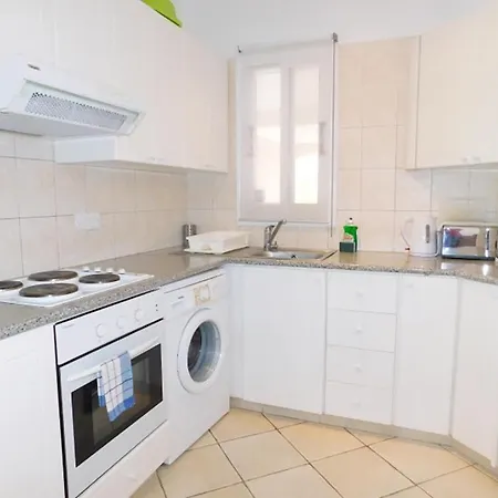 Limnaria Gardens Two Bed With Terrace And Pool Close To Appartamento